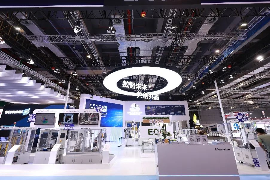 愛(ài)普生工業(yè)機(jī)器人數(shù)智化解決方案亮相工博會(huì)