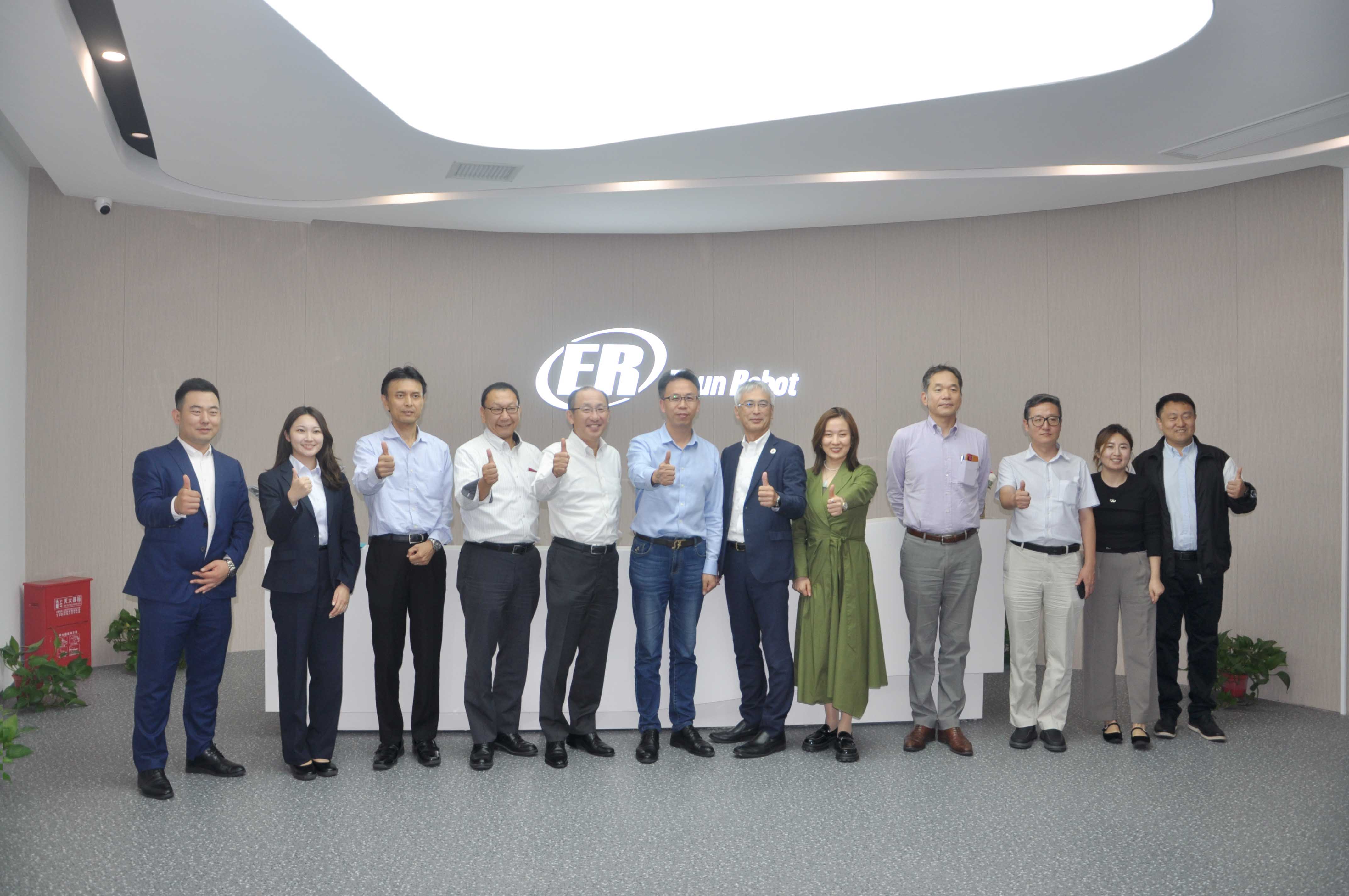 熱烈歡迎愛(ài)普生公司執(zhí)行官一行蒞臨鎰升機(jī)器人！