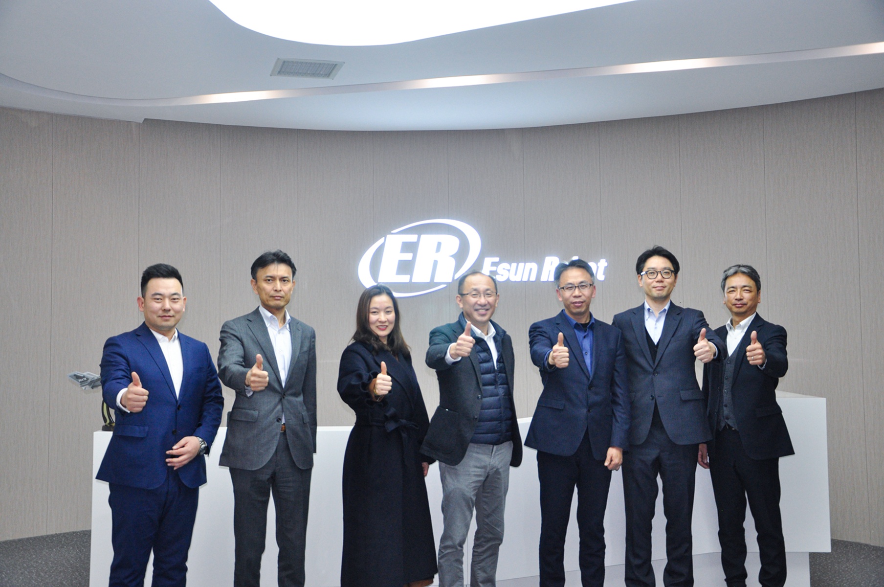 熱烈歡迎EPSON SEC吉野部長(zhǎng)一行蒞臨鎰升機(jī)器人！